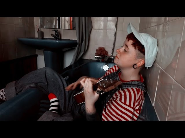 Постер Abbey Glover - She Doesn't Love Me
